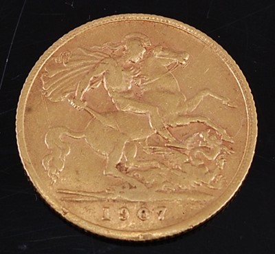 Lot 2051 - Great Britain, 1907 gold half sovereign,...