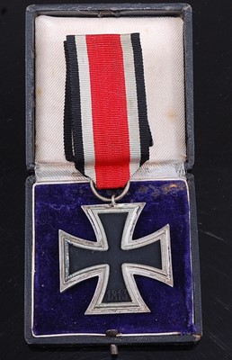 Lot 96 - A German Third Reich Iron Cross 2nd Class, the...