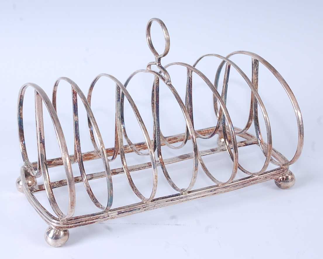 Lot 2122 - * A George IV silver six-division toast rack,...