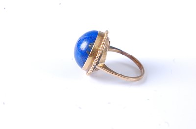 Lot 2589 - A yellow metal lapis dress ring featuring a...