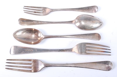 Lot 2134 - * A George III silver harlequin part cutlery...