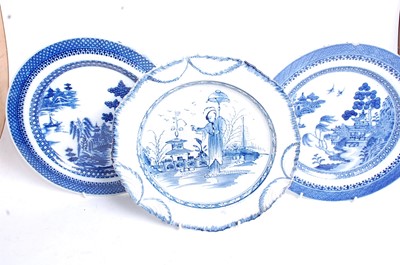Lot 29 - An 18th century blue and white pearlware plate,...