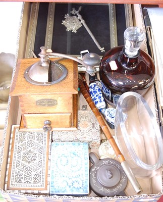 Lot 73 - A box of miscellaneous items, to include a...