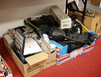 Lot 98 - A large collection of photographic equipment...