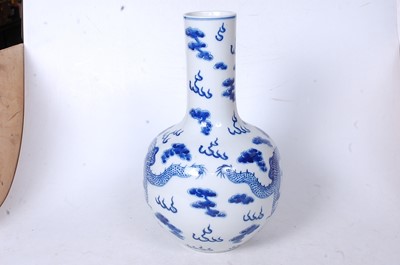 Lot 174 - A Chinese export bottle vase, having a slender...