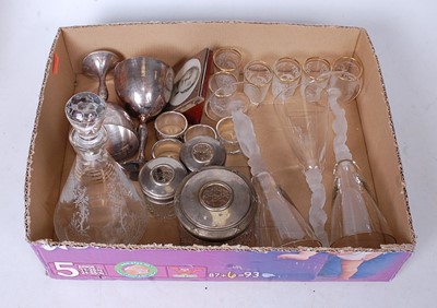 Lot 250 - A box containing a collection of miscellaneous...