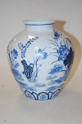 Lot 262 - A Chinese export blue and white glazed vase,...