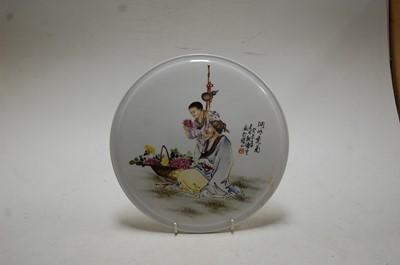 Lot 220 - A Chinese export porcelain roundel, of convex...