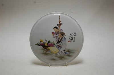 Lot 220 - A Chinese export porcelain roundel, of convex...