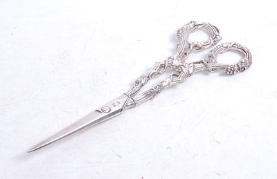 Lot 323 - A pair of Victorian silver wick scissors, the...
