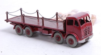 Lot 369 - A Dinky Supertoys Foden flatbed eight-wheel...
