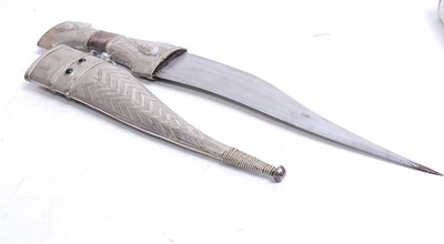 Lot 453 - A 20th century Eastern jambiya type knife,...