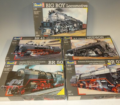 Lot 1511 - A collection of five Revell train kits, in...