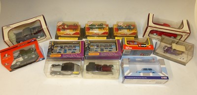 Lot 1525 - A box of mixed modern issue boxed diecast...