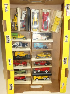 Lot 1526 - 26 Solido vintage cars, in clear plastic cases