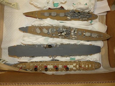 Lot 1535 - Three boxes of loose plastic model warships (16)