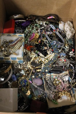 Lot 466 - A large collection of modern costume jewellery,...