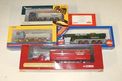 Lot 1556 - A box of Corgi Collectables diecast vehicles,...