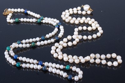 Lot 419 - A seed pearl beaded yellow metal malachite...