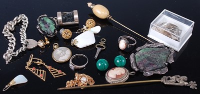 Lot 426 - Assorted costume jewellery to include silver...