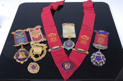 Lot 435 - Assorted Masonic jewels to include silver gilt...