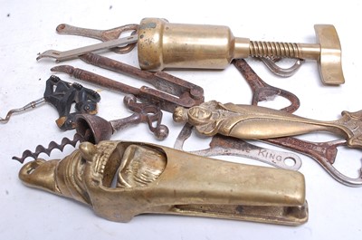 Lot 491 - A collection of miscellaneous items to include...