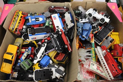 Lot 621 - A large quantity of modern issue loose diecast,...