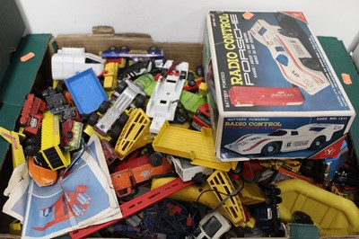 Lot 622 - Two boxes of mixed modern issue diecast models...