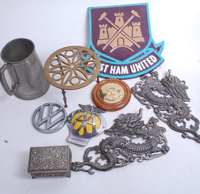 Lot 512 - A collection of miscellaneous items to include...