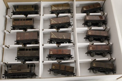 Lot 525 - Hornby Dublo, LMS Goods Train, EDL7 LMS 0-6-2...