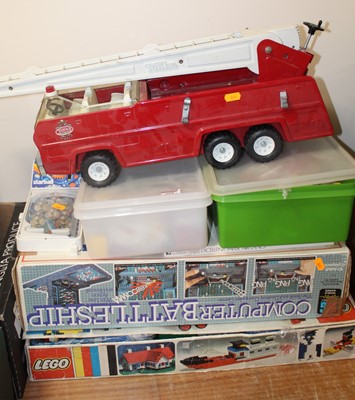 Lot 559 - Two boxes of vintage Lego pieces, computer...