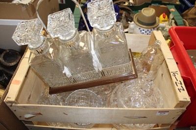 Lot 579 - A box of cut crystal and moulded glassware to...