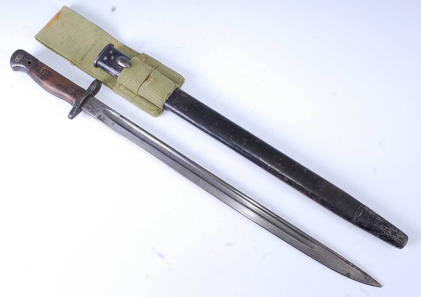 Lot 146 - A British 1907 pattern bayonet, the 43cm...