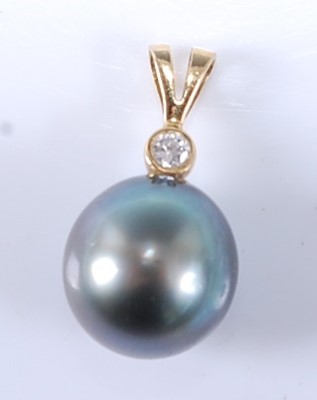 Lot 2617 - A yellow metal 10.5mm Tahitian pearl pendant,...