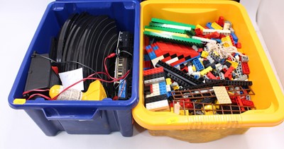 Lot 1402 - A lot containing 1 tub of used lego bricks,...