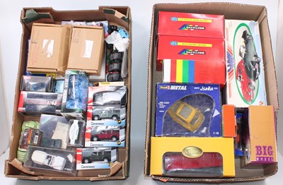 Lot 921 - 2 trays of modern issue diecast models to...