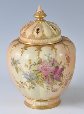 Lot 2023 - An early 20th century Royal Worcester...