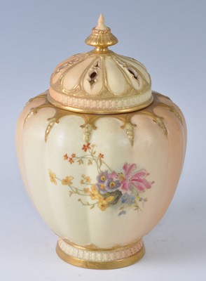 Lot 2023 - An early 20th century Royal Worcester...