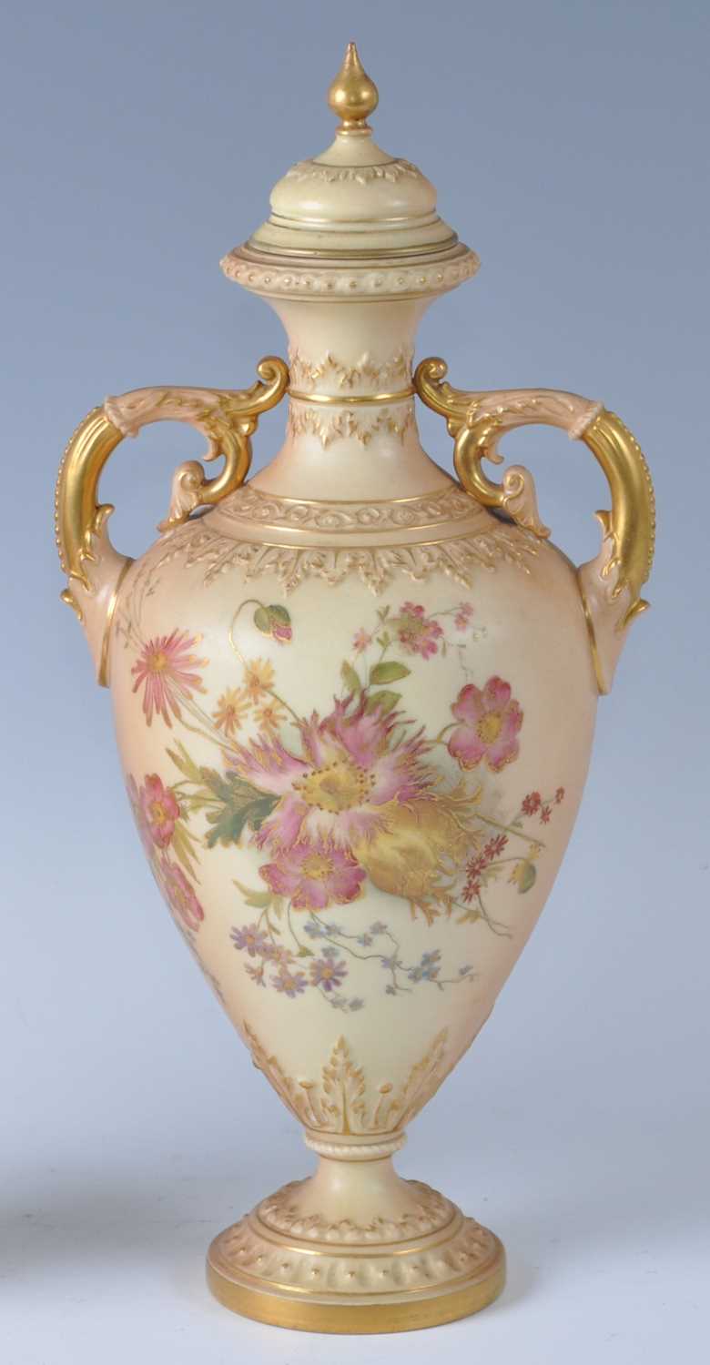 Lot 2029 - An Edwardian Royal Worcester porcelain blush...