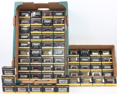 Lot 523 - Sixty four Farish N gauge 4-wheeled wagons –...