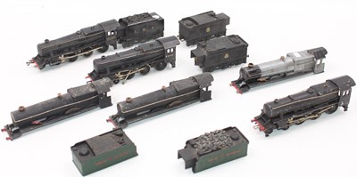 Lot 564 - Graham Farish OO items: Five Black 5 bodies...