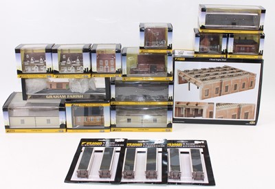 Lot 579 - Graham Farish N gauge scenic items, generally...