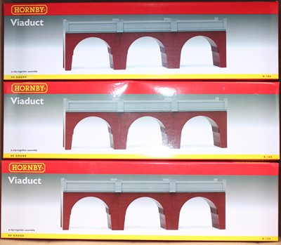 Lot 584 - Six Hornby OO gauge R180 viaducts. (M-BM)