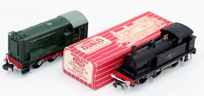 Lot 621 - Two Hornby Dublo 2-rail 0-6-0 locos: R1 black...