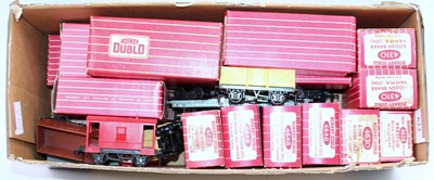 Lot 623 - Fifteen boxed Hornby Dublo plastic wheeled...