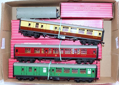 Lot 625 - Four Hornby Dublo items of rolling stock all...