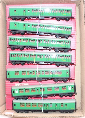 Lot 627 - Seven Hornby Dublo BR(S) green coaches, each...