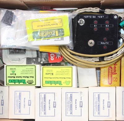 Lot 433 - A box containing 20+ solenoid motors, remote...