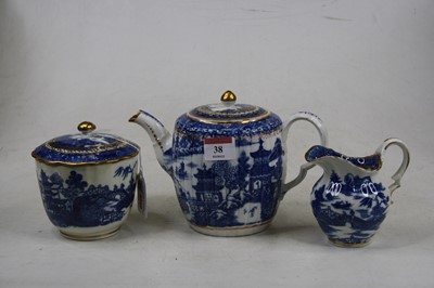 Lot 38 - A quantity of late 18th century Caughley...