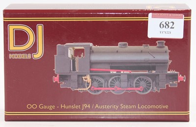 Lot 682 - DJ Models OO gauge Hunslet J94/Austerity...